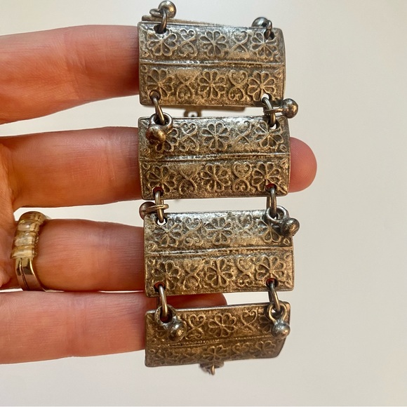 Boho silver toned dangle bracelet with flower stamps, Adjustable, Vintage Look - Picture 10 of 10